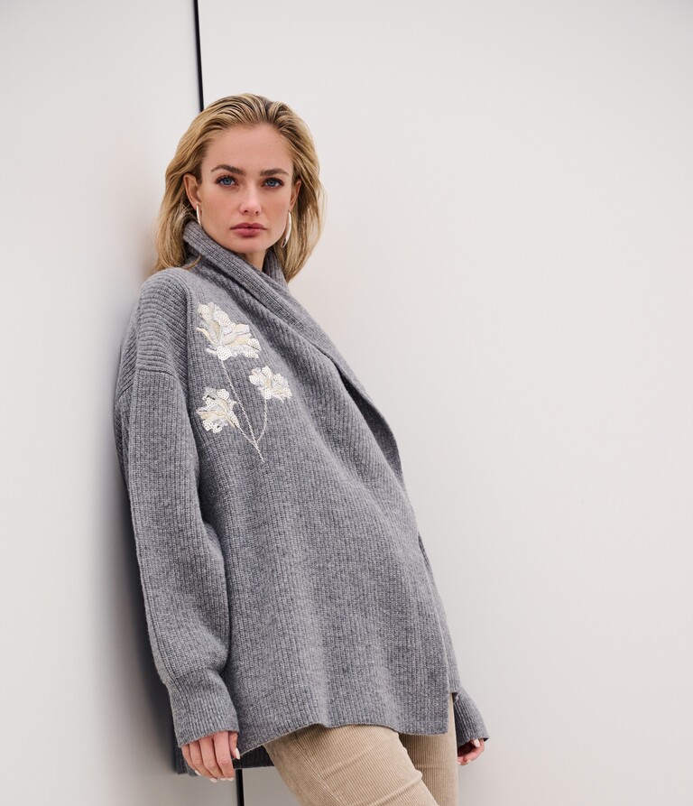Benedetta_DarkGrey-Jessie_Beige.jpg