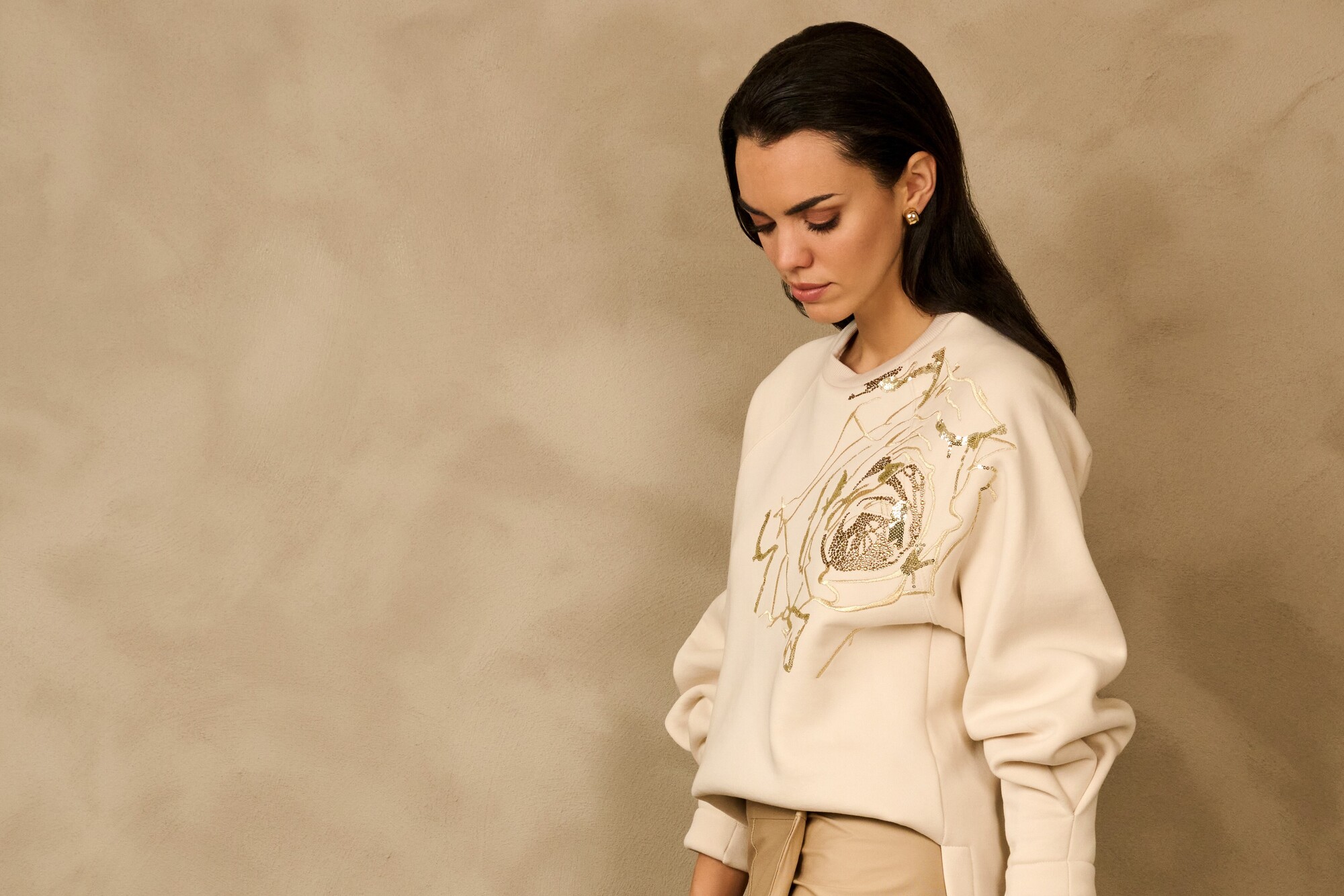 Victoria_Beige-Samantha_Beige1-cut-4656-3109-7-669.jpg