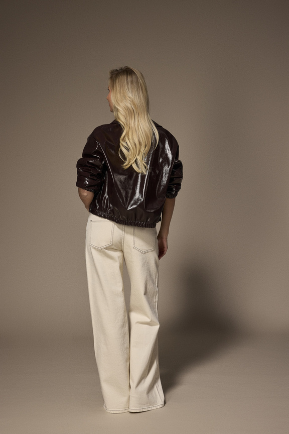 LALOTTI_FW26_janiquelacquer_jacket_brownxjazzwideleg_jeans_ecrubrown.jpg