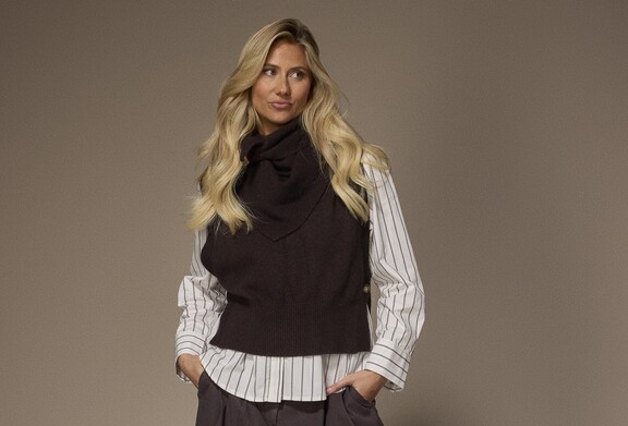 LALOTTI_FW26_patty_blouse_brownstripexfem_debardeur_darkbrownxtinitriangle_scarf_darkbrownxjaveawide_pants_brown.jpg