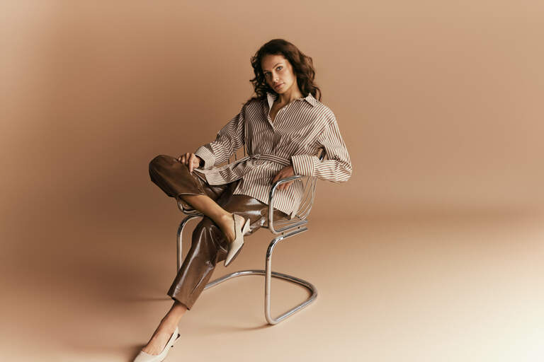 websize_StreepBlouseLakBroek_0169_CircleOfTrust_AW26_Women.jpg
