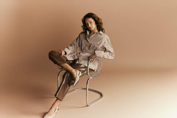 websize_StreepBlouseLakBroek_0169_CircleOfTrust_AW26_Women.jpg