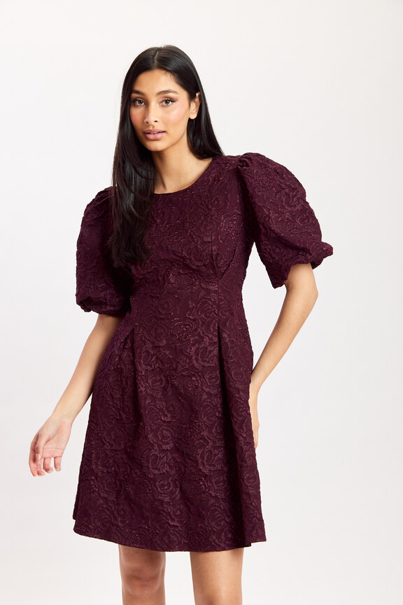 DL-26-03-29Shegotitdress1.jpg