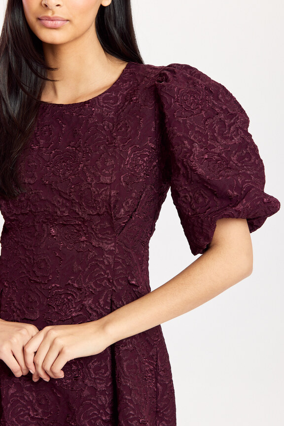 DL-26-03-29Shegotitdress2.jpg