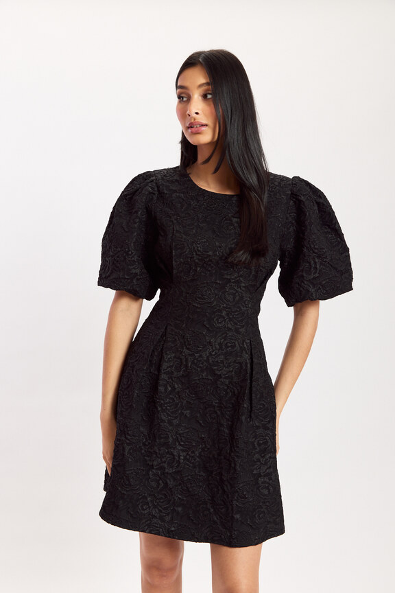 DL-26-04-04Shegotitdress1.jpg