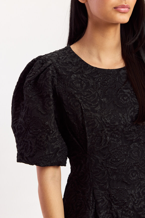 DL-26-04-04Shegotitdress3.jpg