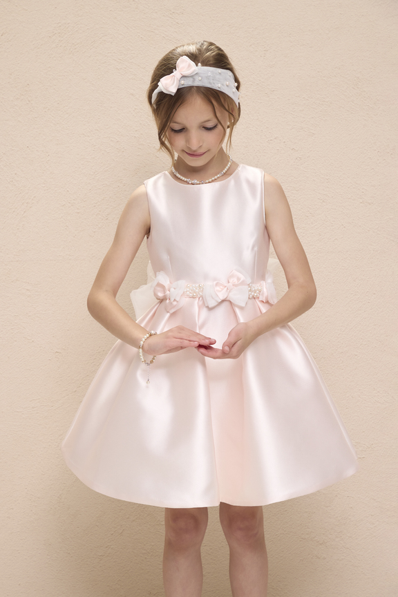 roze kleed strikjes buik meisjes Miss Leod communiecollectie lentefeestcollectie 2023 bij Kameleon i