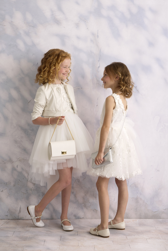 wit kleedje bloemetjes prinsessen meisjes Miss Leod communiecollectie lentefeestcollectie 2023 bij K