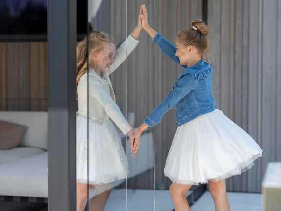 wit prinsessenkleed meisjes Gymp communiecollectie lentefeestcollectie 2024 bij Kameleon in Balegem
